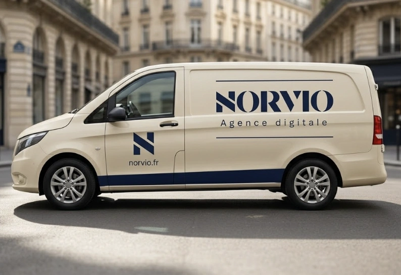 Utilitaire Norvio Studio avec identité visuelle complète (logo, wordmark, URL) en livrée cream et navy